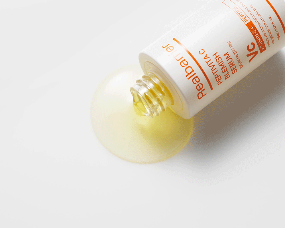 제품의 맑은 제형을 보여주는 gif 이미지